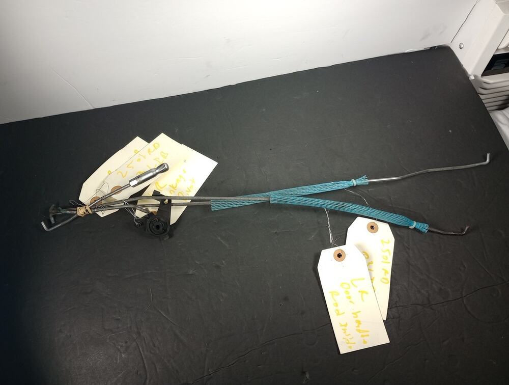 02-07 Jeep Liberty Left Rear Door Rods, Lock, Pull Up Knob Rods Inside Door